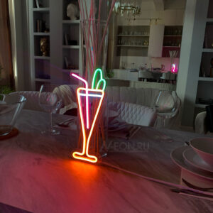 لافتة نيون "كوكتيل ويا مصاصة"