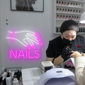 لافتة نيون إيد مكتوب عليها NAILS