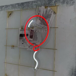 يافطة نيون "طوبة"