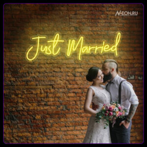 لوحة نيون Just married