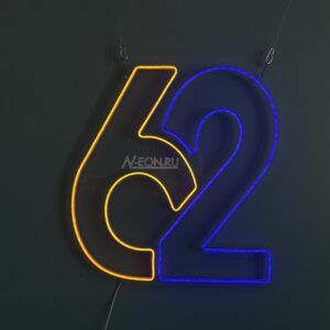 يافطة نيون بيها أرقام 62