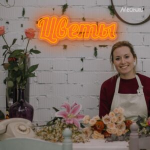 لافتة نيون ورد بخط مجسم