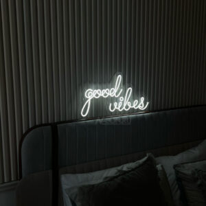 لافتة نيون "Good vibes"