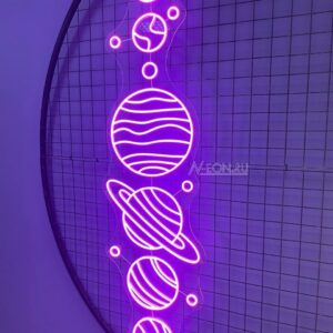لوحة نيون موكب الكواكب