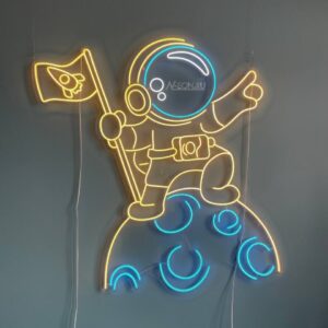 ساين نيون رائد فضاء ويا علم