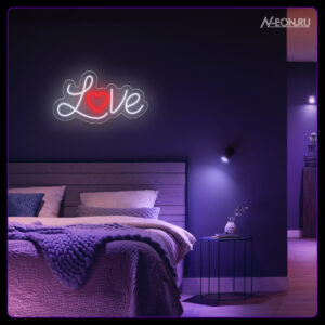 يافطة نيون لوف بكلب