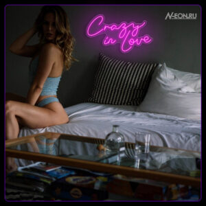 لافتة نيون كريزي إن لوف