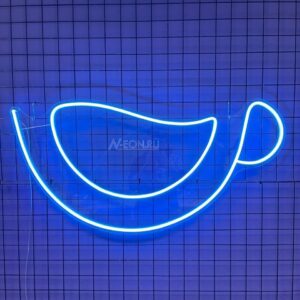 يافطة نيون كوب قهوة مينيمالستية