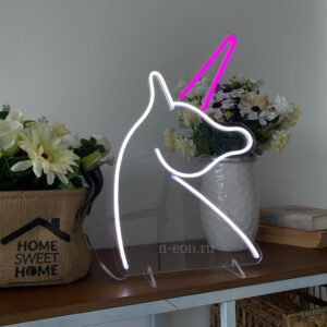 لوحة نيون "وحيد القرن"