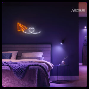 لافتة نيون طيارة صغيرة وياها گلب